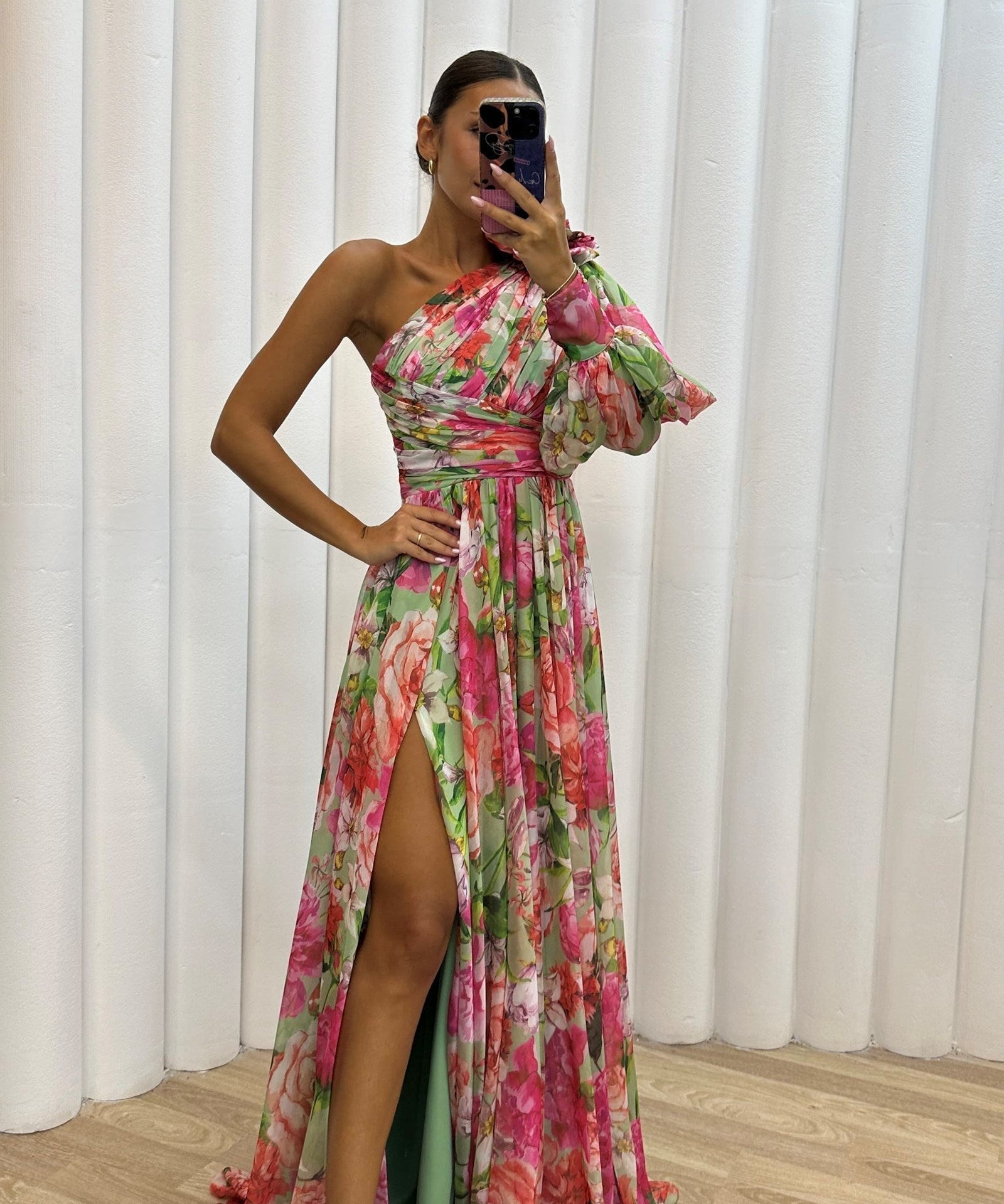 Whitney – Elegantní a splývavé šaty